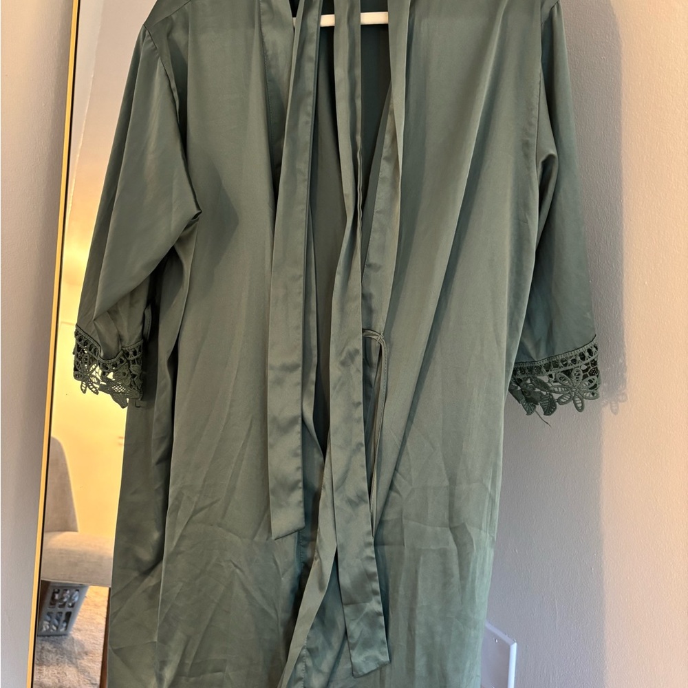 Elegant Green Robe with Lace Trim